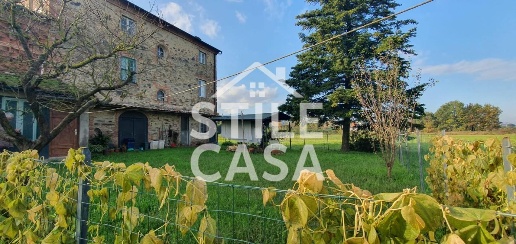 Foto Casa indipendente a Porcari di 270 m² con 10 locali in vendita