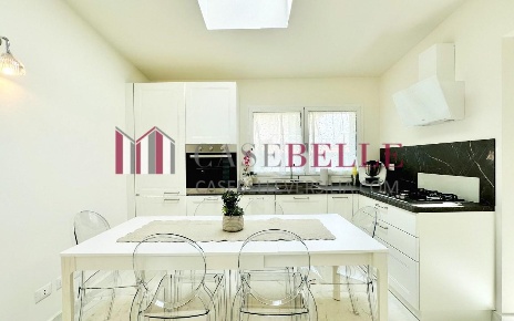 Foto Appartamento a Forte dei Marmi Centro di 170 m² con 10 locali