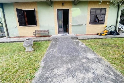 Foto Villa bifamiliare a Luni di 115 m² con 4 locali in vendita