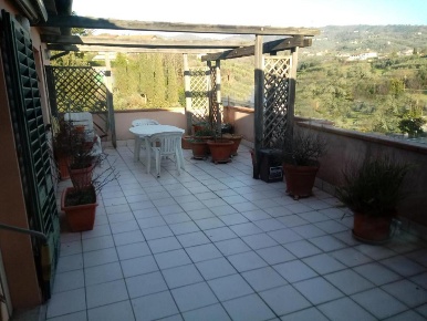 Foto Appartamento a Lamporecchio Via Pisana di 220 m² con 11 locali