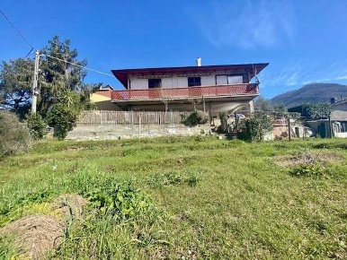 Foto Casa indipendente a Luni Casano Dogana Isola di 250 m² con 10 locali
