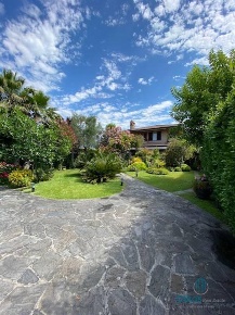 Foto Villa bifamiliare a Forte dei Marmi Centro di 250 m² con 6 locali