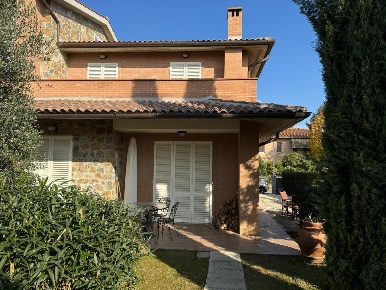 Foto Villa a schiera a Monteroni d'Arbia Centro di 110 m² con 6 locali