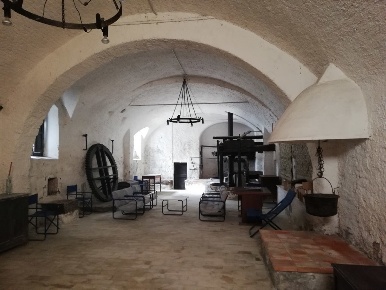 Foto Casa indipendente a Castelnuovo Magra Colombiera Molicciara di 600 m²