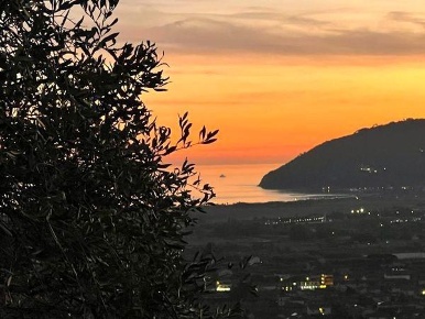 Foto Appartamento a Luni di 200 m² con 7 locali in vendita
