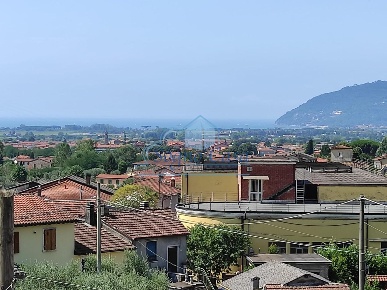 Foto Casa indipendente a Luni Ortonovo di 300 m² con 10 locali in vendita