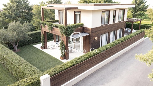Foto Villa unifamiliare a Forte dei Marmi Roma Imperiale di 170 m²