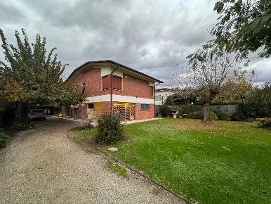 Foto Villa unifamiliare a Forte dei Marmi Vaiana di 195 m² con 9 locali