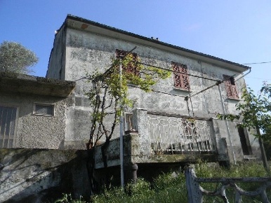 Foto Casa indipendente a Vezzano Ligure Centro di 115 m² con 6 locali