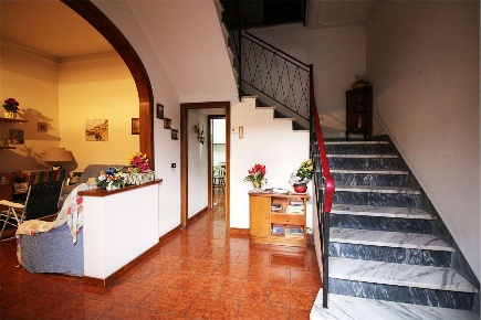Foto Casa indipendente a Vicopisano Centro di 258 m² con 7 locali