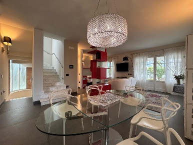 Foto Villa unifamiliare a Forte dei Marmi Vittoria Apuana di 240 m²