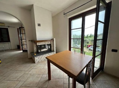 Foto Villa bifamiliare a Luni di 138 m² con 4 locali in vendita