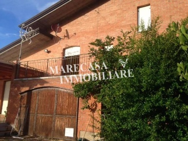 Foto Villa unifamiliare a Luni Castelletto di 160 m² con 6 locali