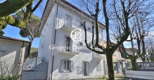 Foto Appartamento a Forte dei Marmi in vendita