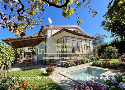 Foto Casa indipendente a Forte dei Marmi Centro di 130 m² con 6 locali