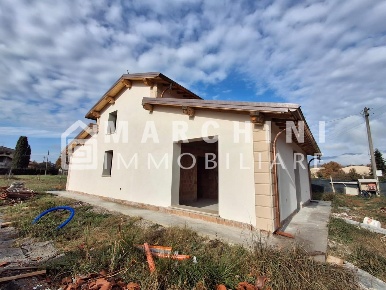 Foto Villa unifamiliare a Porcari di 150 m² con 5 locali in vendita