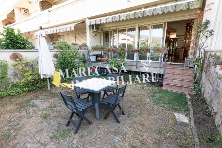 Foto Villa a schiera a Luni Casano Dogana Isola di 145 m² con 7 locali