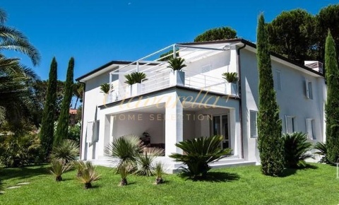 Foto Villa unifamiliare a Forte dei Marmi Roma Imperiale di 450 m²