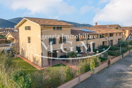 Foto Villa a schiera a Bientina di 200 m² con 8 locali in vendita