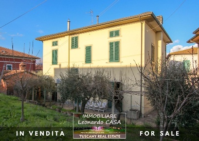 Foto Villa unifamiliare a Lamporecchio Centro di 220 m² con 8 locali