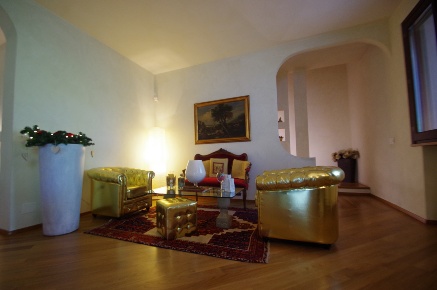 Foto Villa unifamiliare a Albinea Centro di 400 m² con 10 locali in vendita