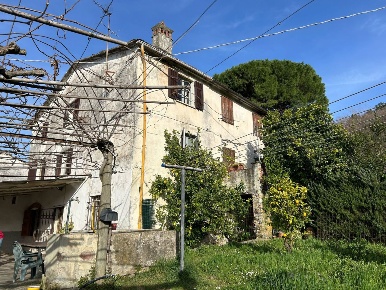 Foto Appartamento a Castelnuovo Magra di 166 m² con 8 locali in vendita