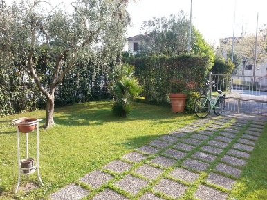 Foto Villa a schiera a Forte dei Marmi Caranna di 110 m² in vendita