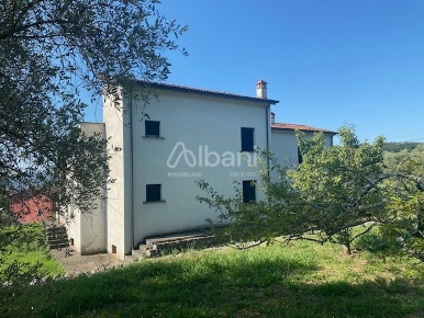 Foto Villa unifamiliare a Bolano La Pieve - San Venerio di 300 m²