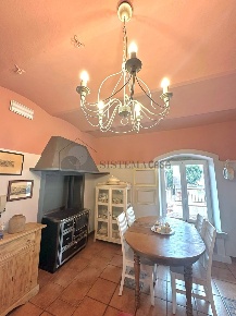 Foto Villa singola a Bolano Ceparana Carpena di 240 m² con 10 locali