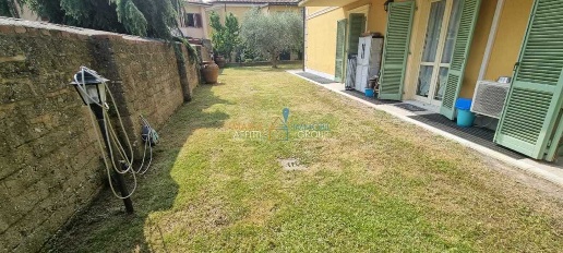 Foto Appartamento in Via Canaletto 22, Massa Centro di 90 m² con 4 locali