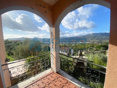 Foto Villa unifamiliare in Via Mascagni, Bolano di 615 m² con 10 locali