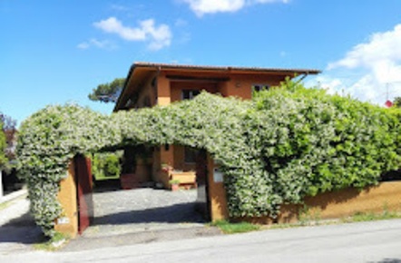 Foto Villa unifamiliare a Forte dei Marmi di 230 m² con 10 locali