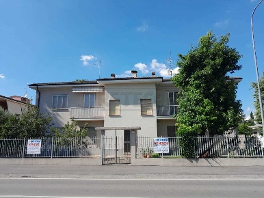 Foto Villa bifamiliare in Via Donato Bramante 130, Crema di 195 m²
