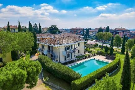 Foto Appartamento in Via Giacomo Matteotti 27, Sirmione di 100 m²