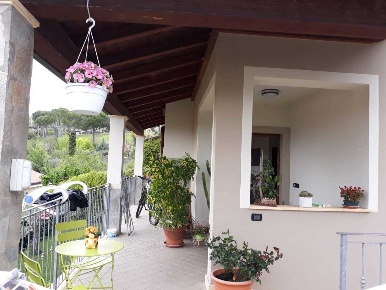 Foto Villa bifamiliare a Castelnuovo Magra di 249 m² con 9 locali