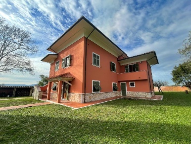 Foto Villa unifamiliare a Castelnuovo Magra Colombiera Molicciara di 380 m²