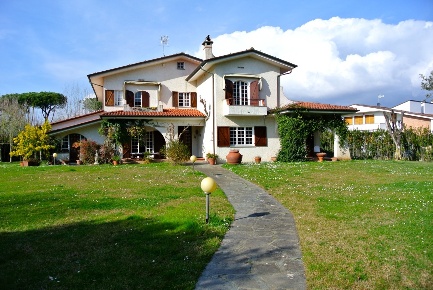 Foto Villa unifamiliare a Forte dei Marmi Roma Imperiale di 360 m²