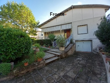Foto Villa unifamiliare in Via Libertà, Roccastrada di 125 m² con 6 locali