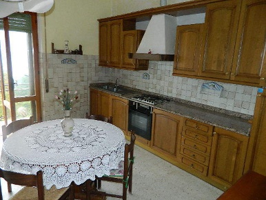 Foto Appartamento a Castelnuovo Magra di 120 m² con 5 locali in vendita
