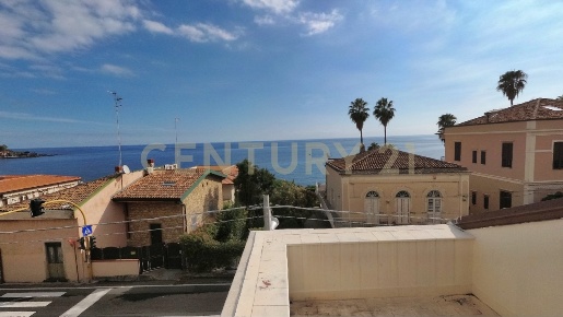 Foto Villa unifamiliare in Via Livorno 97, Aci Castello Centro di 400 m²