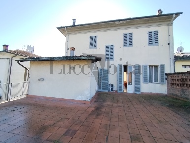 Foto Villa unifamiliare in Via Sbarra 122, Porcari Centro di 500 m²