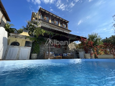 Foto Villa bifamiliare in Villa Località 21, Bolano di 300 m² con 9 locali