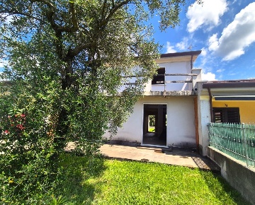 Foto Villa a schiera in Via Bozzi 103, Luni Casano Dogana Isola di 157 m²