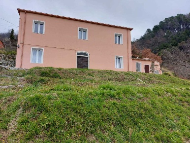 Foto Villa singola in Via Centrale 16, Castelnuovo Magra di 275 m²