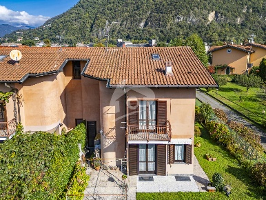 Foto Villa a schiera in Via E. Toti 6, Laveno-Mombello Laveno di 212 m²
