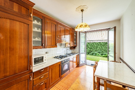 Foto Villa a schiera in Via E. Toti 6, Laveno-Mombello Laveno di 212 m²
