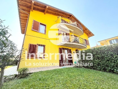 Foto Appartamento in Via Carlo Cattaneo 10, Villongo in vendita