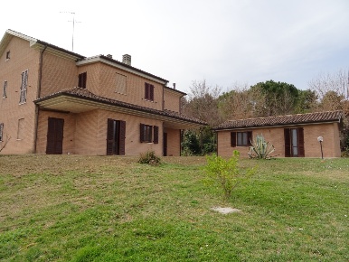 Foto Villa singola a Trecastelli Passo Ripe di 390 m² con 11 locali
