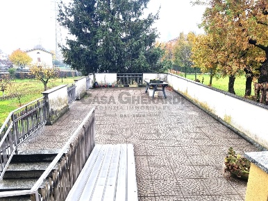 Foto Villa bifamiliare a Brembate di Sopra di 200 m² con 5 locali