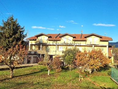 Foto Villa bifamiliare a Brembate di Sopra di 200 m² con 5 locali